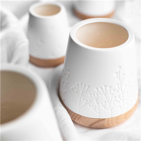 Porcelánový lampáš s drevom a dekorom lúčnych kvetín, veľký